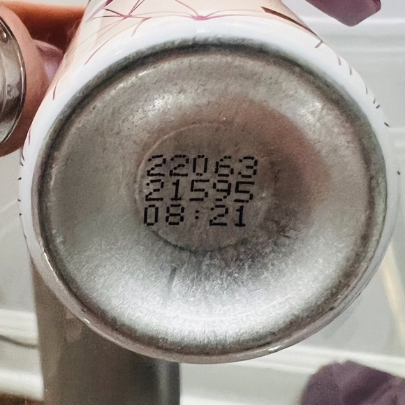 Style Edit Root Concealer Touch Up Spray in ‘Black’ - Picture 4 of 7